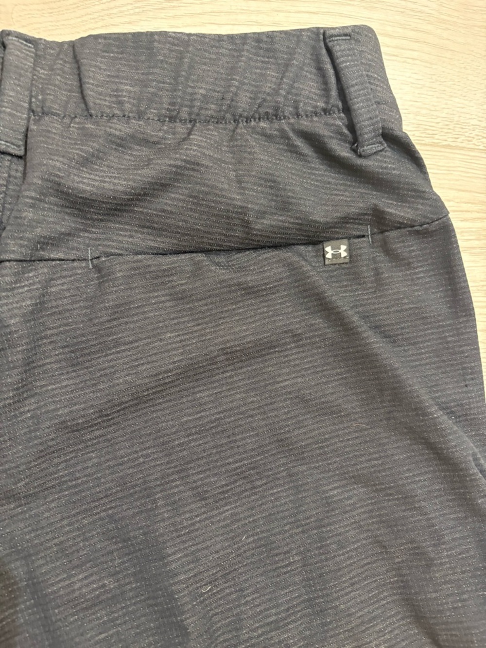 Under Armour Charcoal Flat-Front Performance Shorts size 30 EUC - Picture 3 of 4